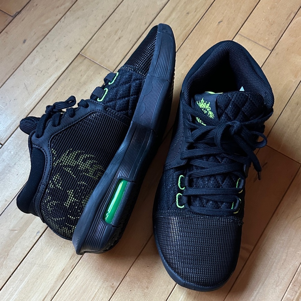 Nike Lebron Witness VIII men’s basketball sneakers.